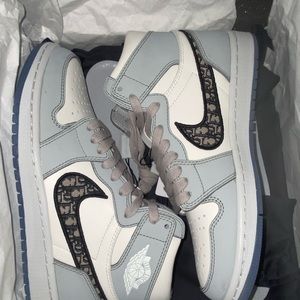 Dior Air Jordan 1 size 7 M (euro 40) brand new